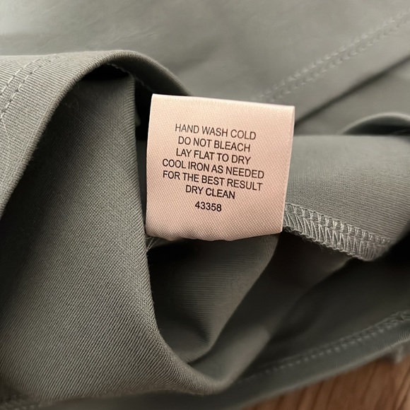 Romeo + Juliet Couture NWT Dusty Sage Cold Shoulder Back Zip Dress Size Medium - Picture 7 of 7